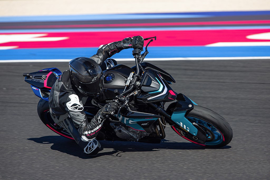 CFMOTO 675NK GP officieel onthuld op EICMA 2025 