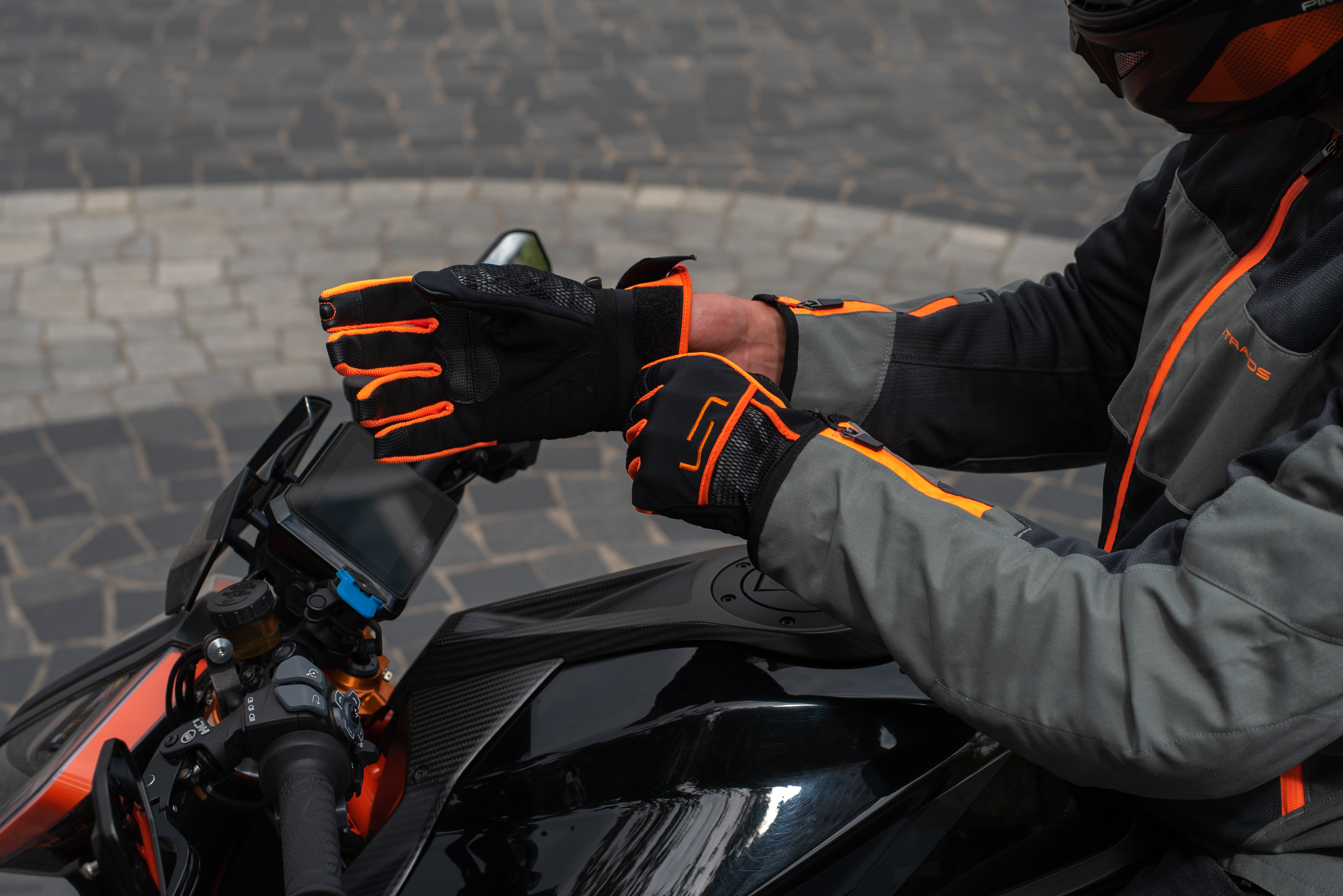 6 slimme motoraccessoires die je in onze webshop vindt!